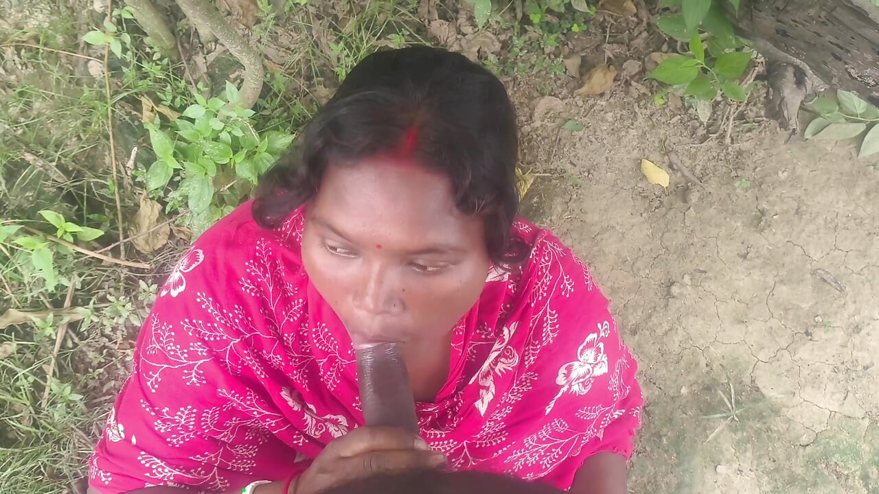 Bhabhi ko jungle mein le jakar chudai ki outdoor