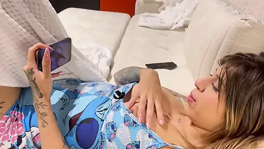 Malam Teror Dan Kesenangan: Allison Sweet Dan Pantat Besar Molly Smith Saling Melahap Di Antara Erangan