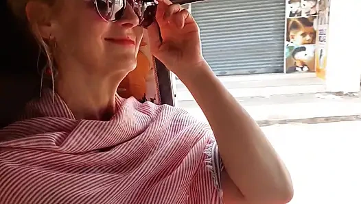 Reife Blonde Ehefrau Genießt Sex in Strümpfen