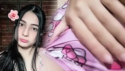 Aku suka banget aku masturbasi di panggilan video sama penggemarnya