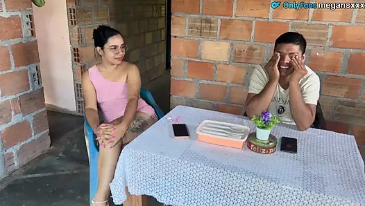 Yana kırmızı tanga yapıyorum ve çığlık atmasını sağlıyorum.