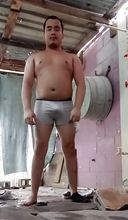 Jesus en boxer Jalandose el pene 172