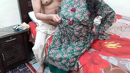 Мачеха вдруг вошла в комнату и спросила, почему вы носите одежду вашей сводной сестры. Ты в порядке?