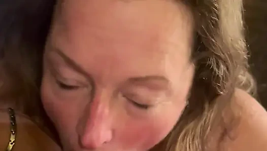 Шлюх пары вперед-назад, жена сосет член