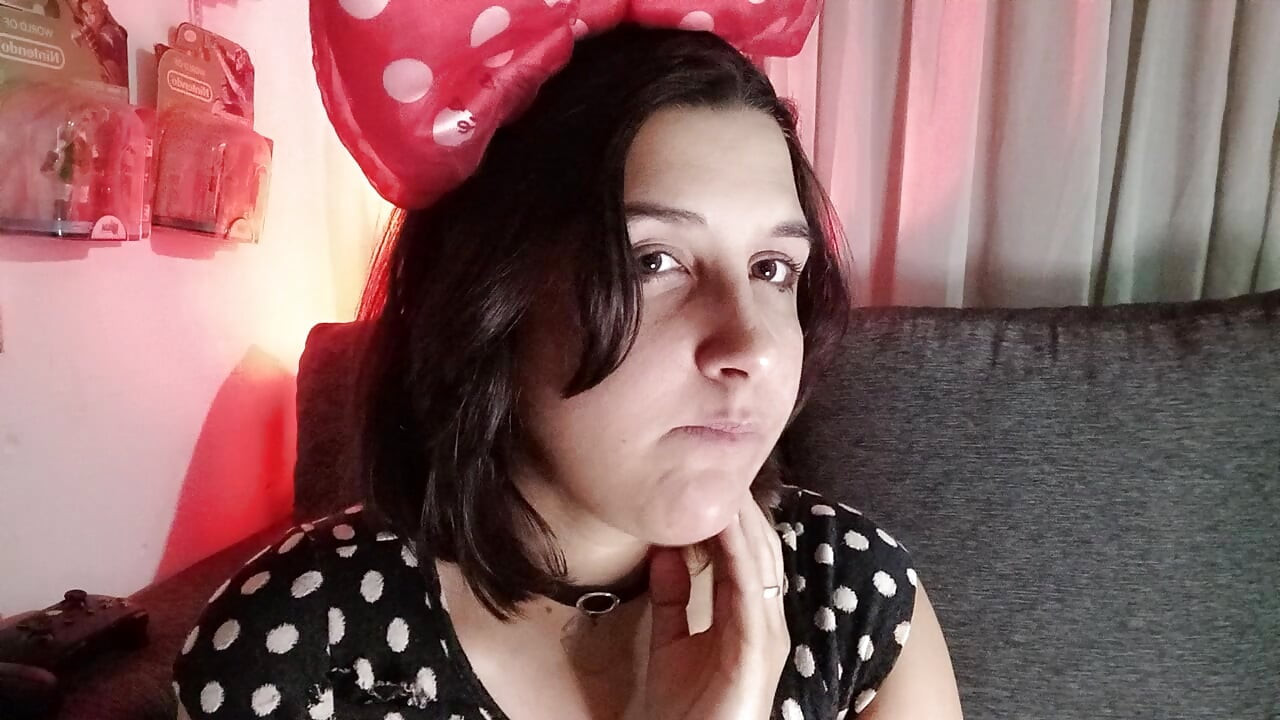 Making a Bubblegum Mess - Minnie Outfit - Bunny Looner