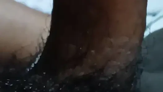 Kız boşalana kadar emmeyi seviyor