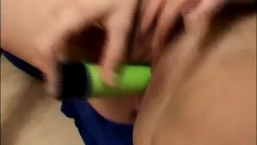 Memek sempit cewek nakal ini dientot habis-habisan sama kontol besar amatir sampai dicrot di dalam