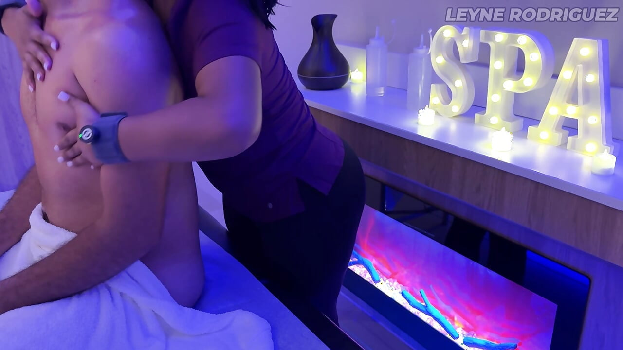 Sesi Muktamad Premium Custom Encounter Curvy Latina untuk Pelanggan Amerika
