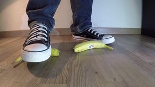 Converse - еда с раздавленным бананом