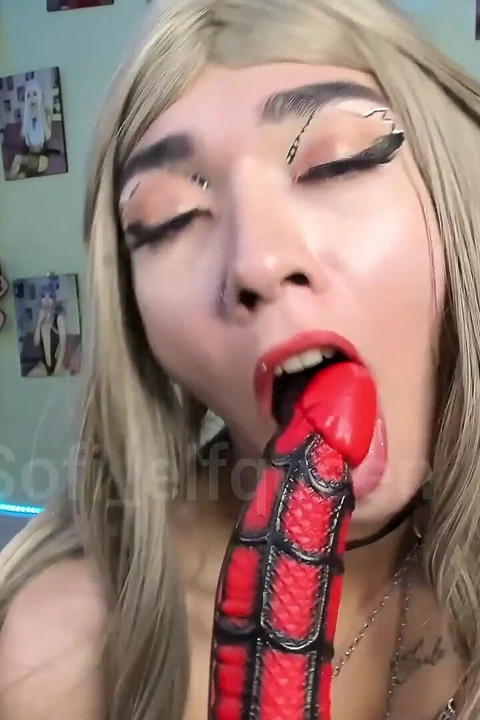 BJ submissive blonde fucking her mouth with spider dildo