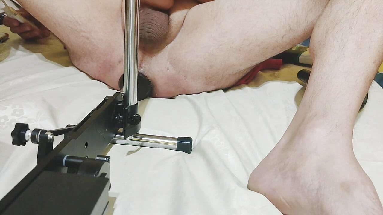 Analdehendes anal mit monsterdildo