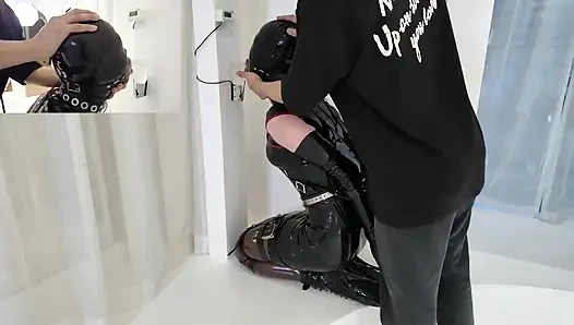 Mz33 - latihan latihan berlutut sambil menahan sarung tangan sambil pakai sarung tangan lateks