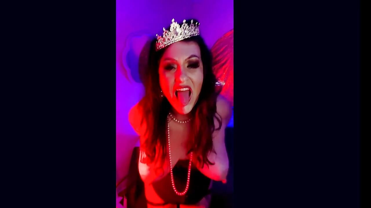 HOmewrecking BBW Babe SanDiego8383 bdegs fotr her married lover's cock