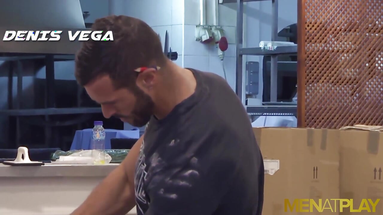 Menatplay - hunk trong bộ đồ enzo rimenez không bao cao su Denis Vega