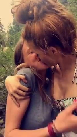 Bella Thorne & Bella Pendergast - Lesbian Kiss