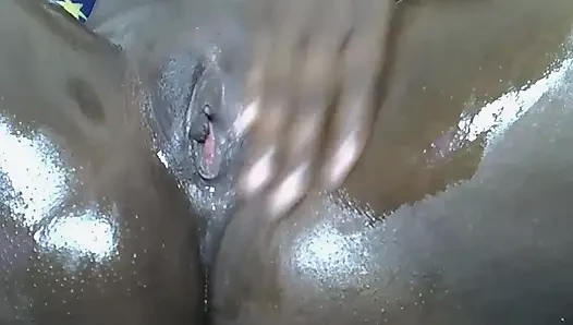 Apakah ada yang memesan memek untuk sarapan?