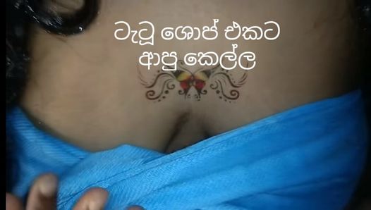 Das schönste sri-lankische mädchen, das spaß im zimmer nebenhaus hat, schwul