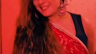 Bangladeshi Hot Aunty Dance