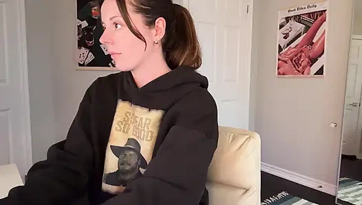 Сводная сестренка раздвигает свою киску и задницу для тебя!