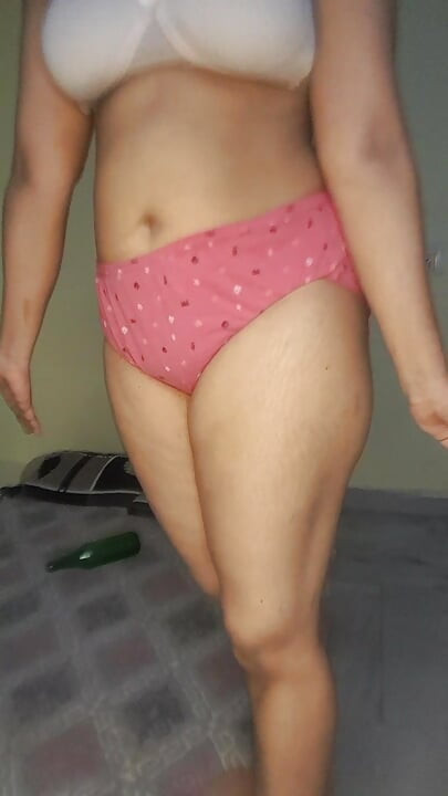 Desi bhabi fingaring
