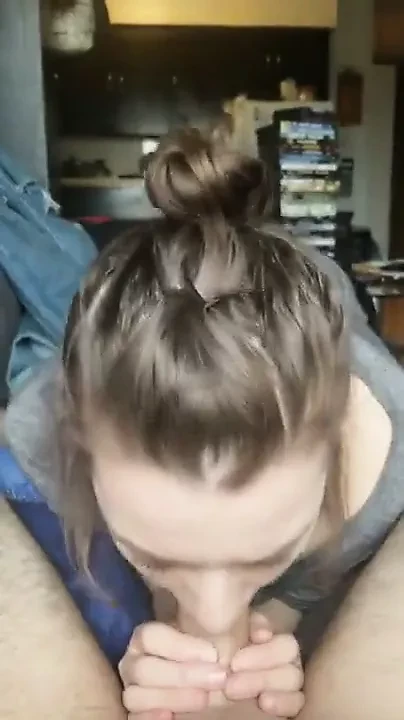 College cumslut sucks me at my place between classes