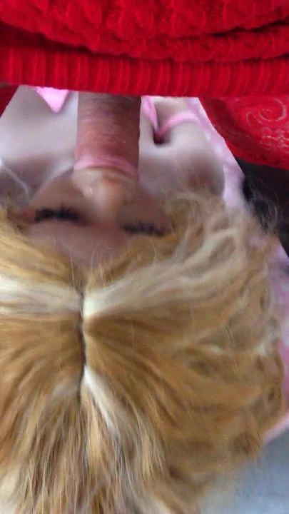 Doll Lya en gorge profonde