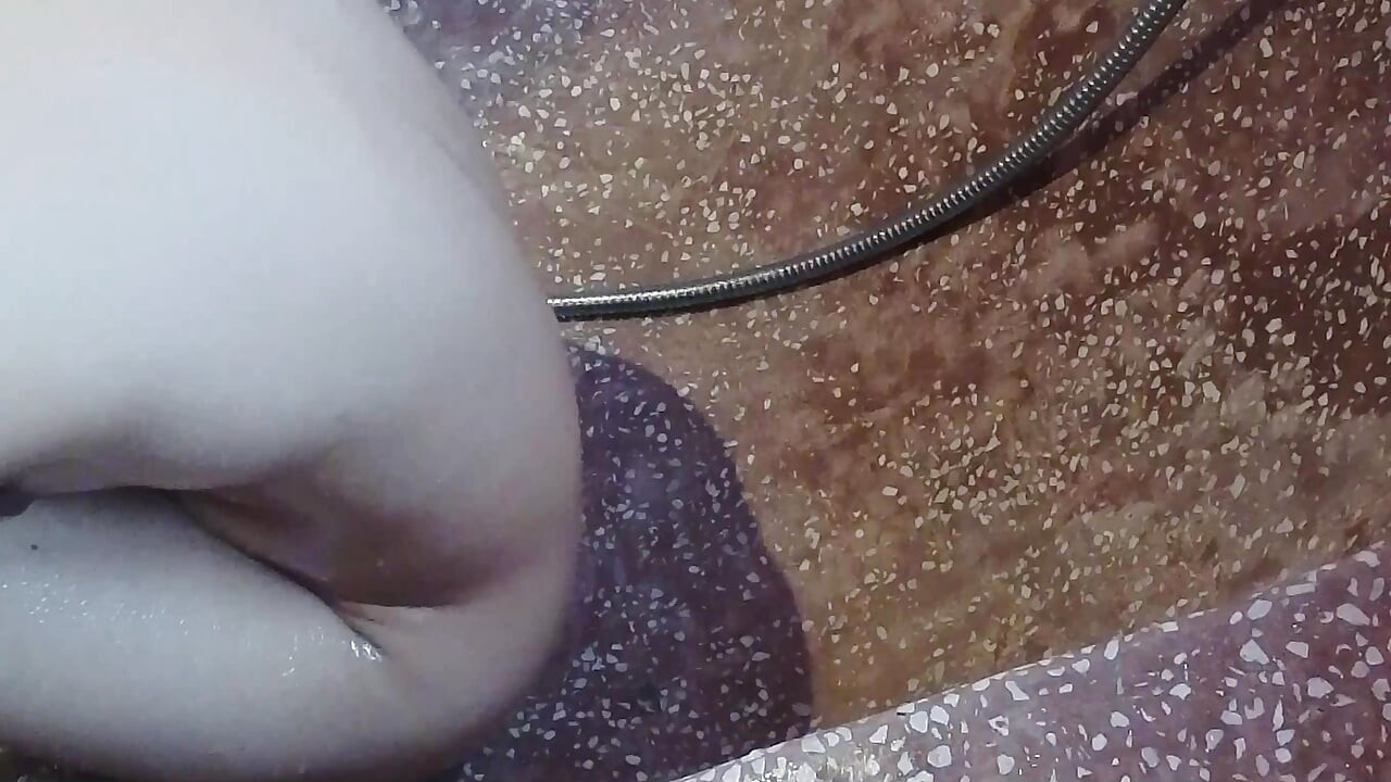 shower solo girl.
