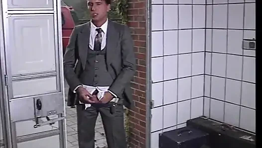 Arkadaşıyla seks yapmakla tatmin oluyor