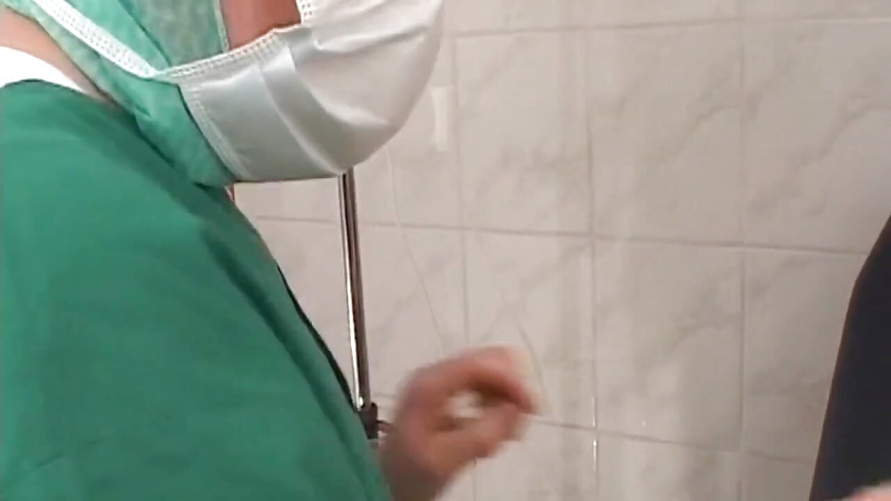 Nienasycona ruda milf zbadana i bawiła się przez lekarzy