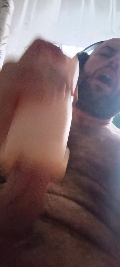 Cumshoot in pussy toy