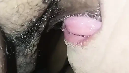 Die milf lutschte jeden letzten Tropfen Sperma, bis sein Penis schlaff wurde.