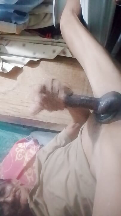 Знову задовольняла себе сама.