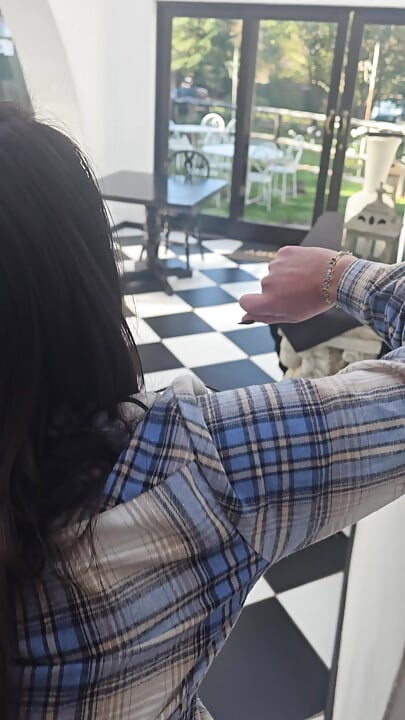 100% real amateur couple fuck in restaurant in daytime!