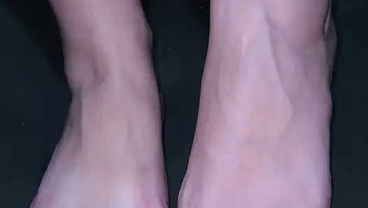 Kaki, telapak kaki, vagina dan payudara pacar
