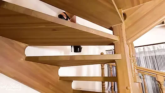 Wet muschi: heißer sex mit milf auf der treppe
