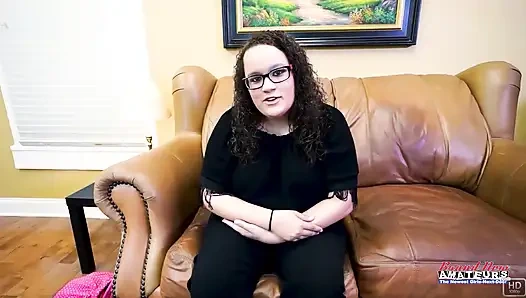 Esmer Harper B'nin seçmelerine gırtlağına kadar ıslak ağız yutma!