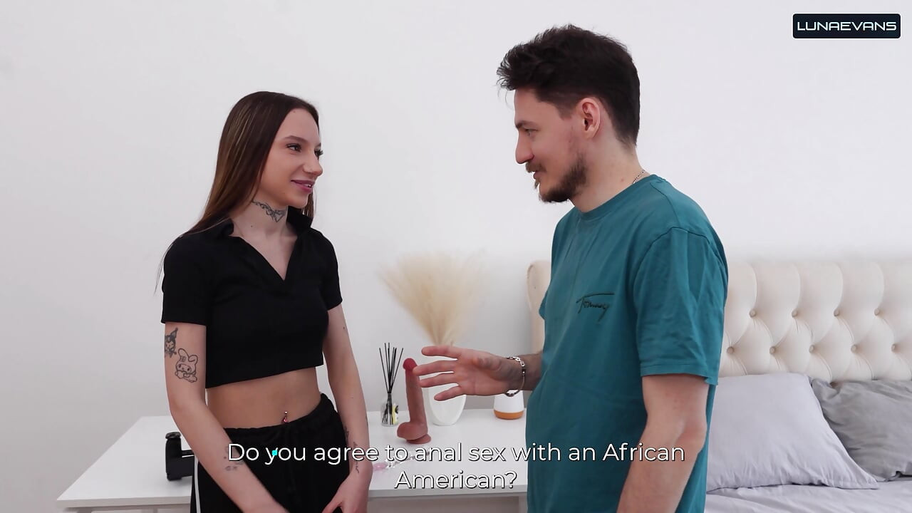 Behind the Scenes: Luna Evans Prepares for Her First Anal – Warm-up & Dildos