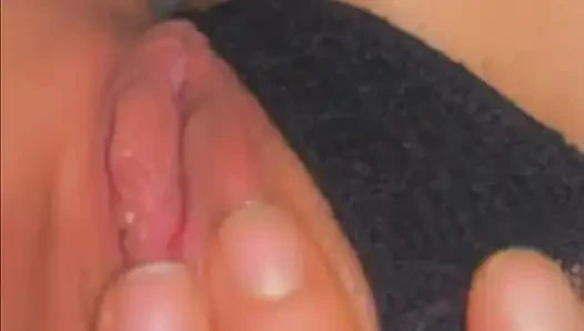 Orgazm olana kadar seninle kendimi parmaklıyorum