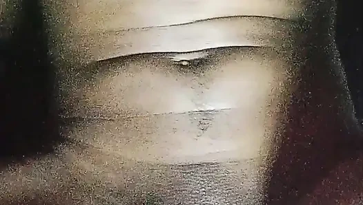 Öğrenci sulu amcığını parmaklıyor