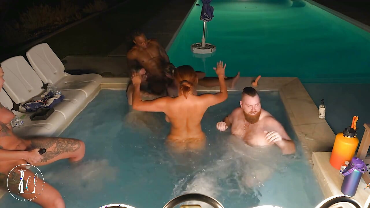 Échange De Femmes Mariées Dans Un Jacuzzi, Orgie Interraciale