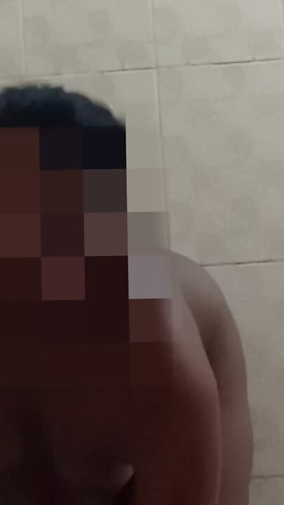 Apne best friend ke SAT ghumne gayi thi bathroom ke andar but under magic