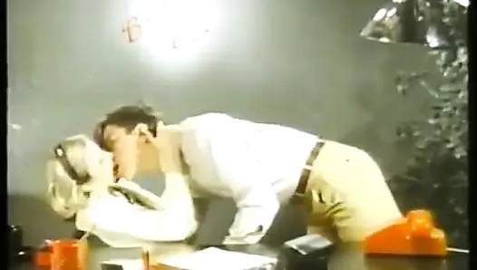 Electric Blue 43: büyük memeli sorun