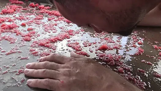 Кормление арбузом!