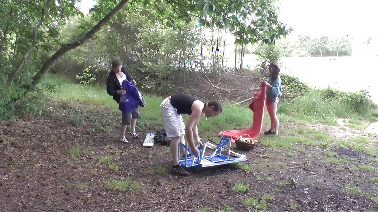 Heiße doppelpenetrations-action im wald