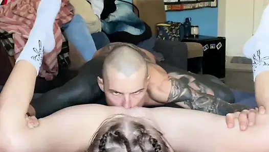 Rekaman seks pasangan asli sama kontol besar ayahnya dan kado si gadis alt rusia salem sampai dicrot di dalam berkali-kali