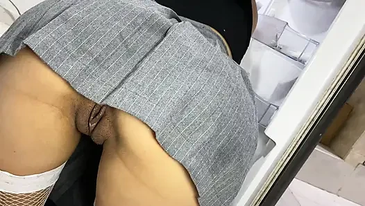 Neighbor while chatting is penetrated by her best friend