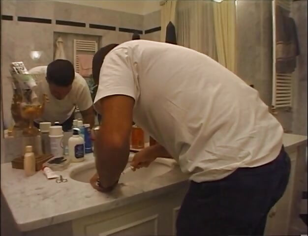 Sundar khoobsoorat pyar karta hai dildo pyar karta hai gand men lnd