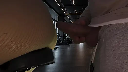Rough sex with a stranger in the Gym and he came 2 Times.