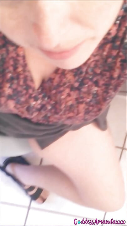 My Goddess Pussy Peeing in the Toilet