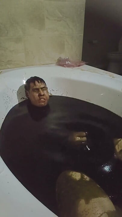 Solo Mud Bathing and Fun Play Bathroom